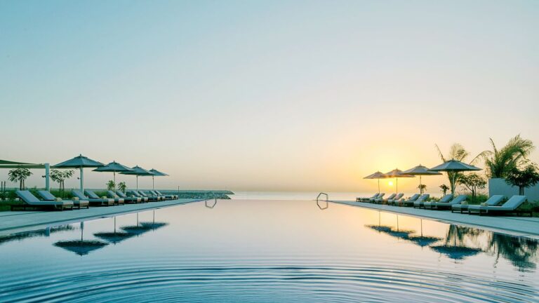 173130-01-Infiniti Pool Sunrise-Kempinski Hotel Muscat