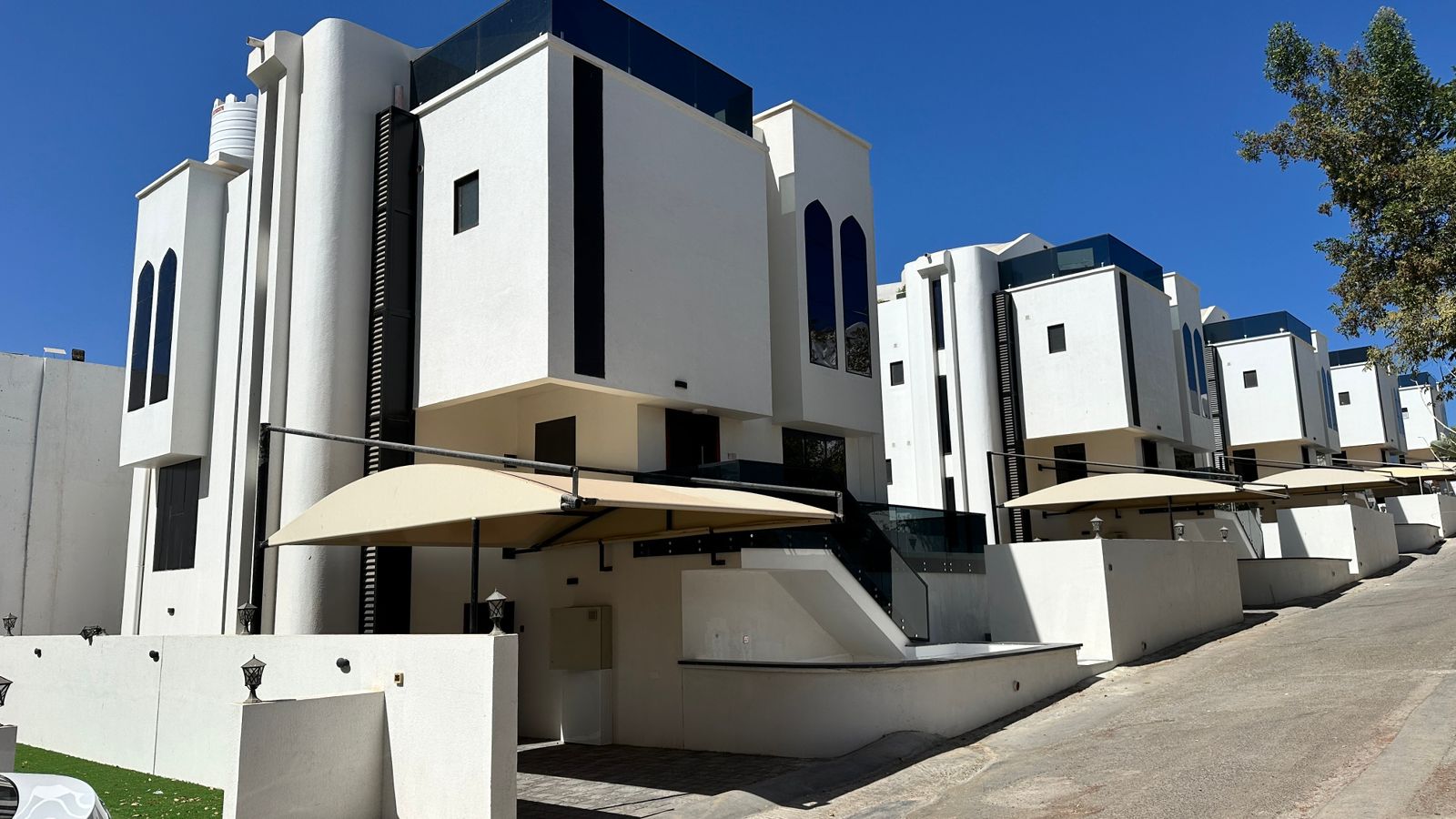 4+1 BEDROOM DETACHED VILLA
