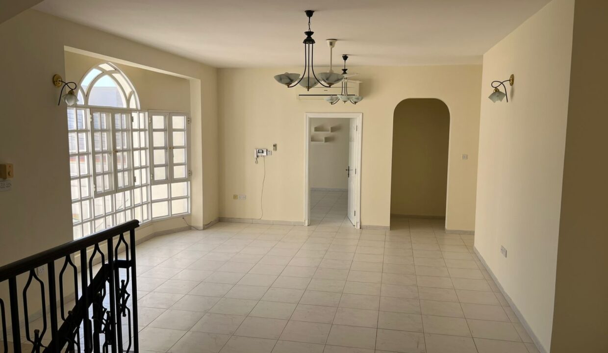 WhatsApp Image 2025-12-04 at 16.39.05_c5c83d61