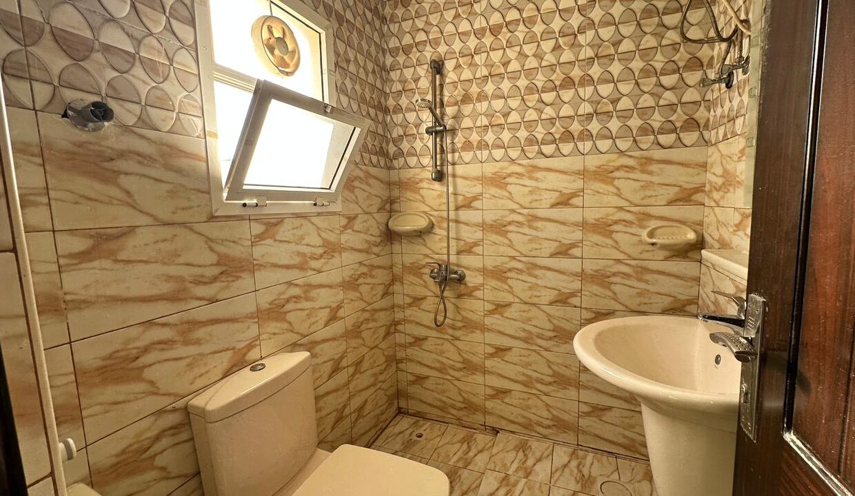 WhatsApp Image 2025-12-15 at 15.27.33_96372907